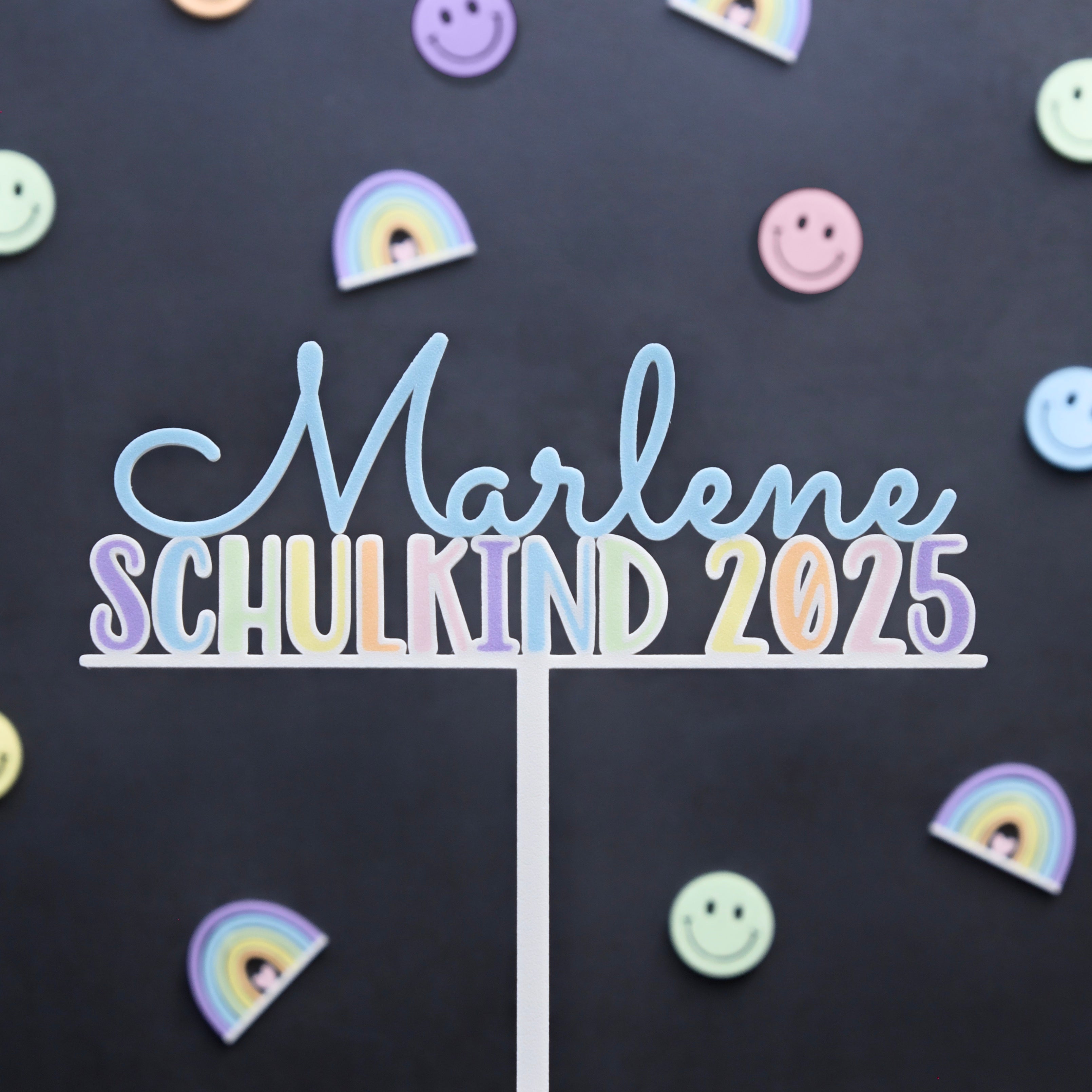 Caketopper - Schulkind 2025 in  Pastell-Regenbogenfarben